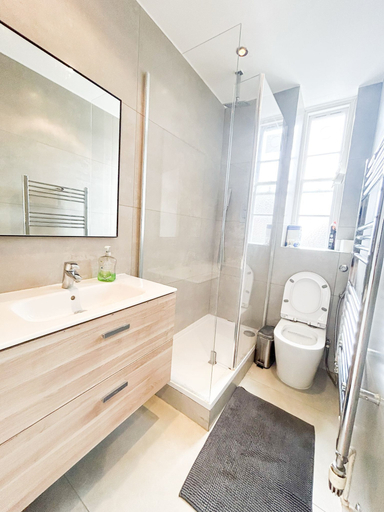 Bathroom, Hammersmith 2 Bedroom Flat River Thames, London