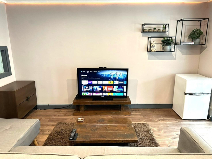 Living area 3, Leamington Spa-3 Bed-garden-pets-free Parking, Warwickshire
