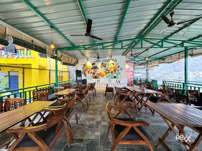 Food & Drinks, The Leisure Cave on the Ganges, Garhwal