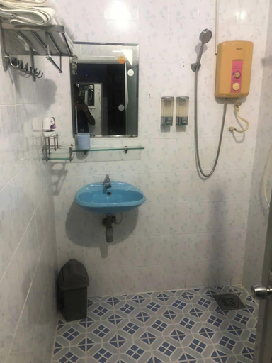 Bathroom 2, Hong Thanh Hotel Tien Giang, Go Cong