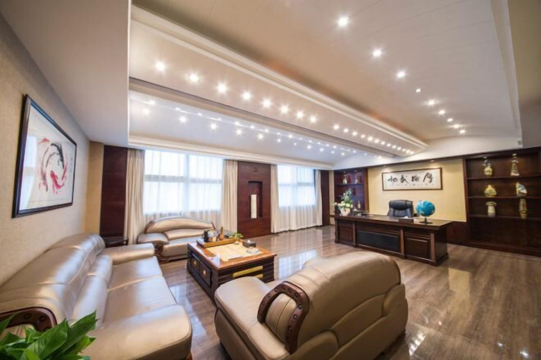 Serengeti Hotel, Haikou