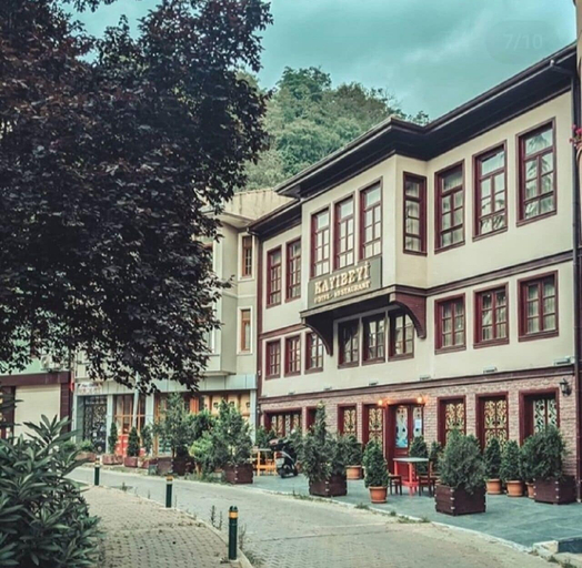 Exterior & Views