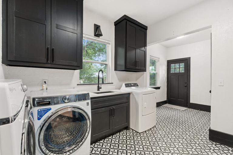 Room 2, 6BR Retreat Comfort Convenience Kitchen 16, Oklahoma