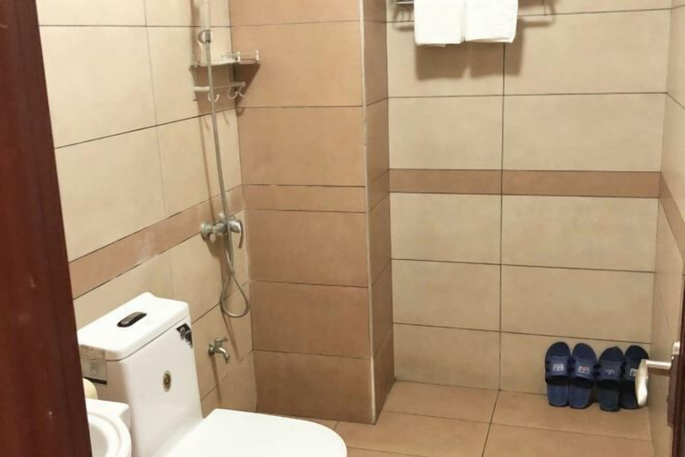Bathroom 3, Riyuehe Hostel, Beihai
