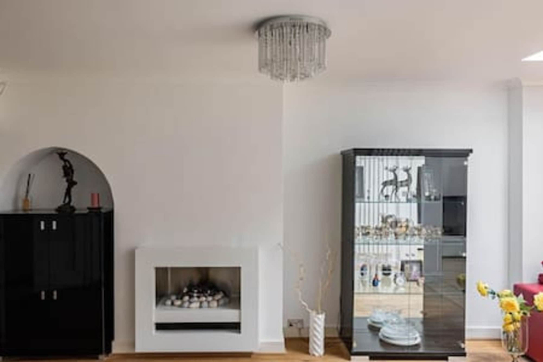 Room 4, Tudor House Kingston Luxury 5 bed Villa, London