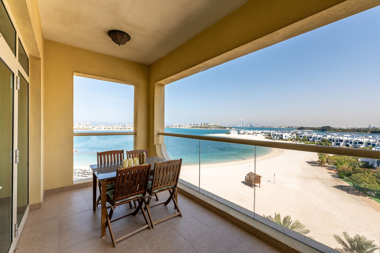 Room 2, Palm Living 2BR Maid w Pool Beach Access, Dubai