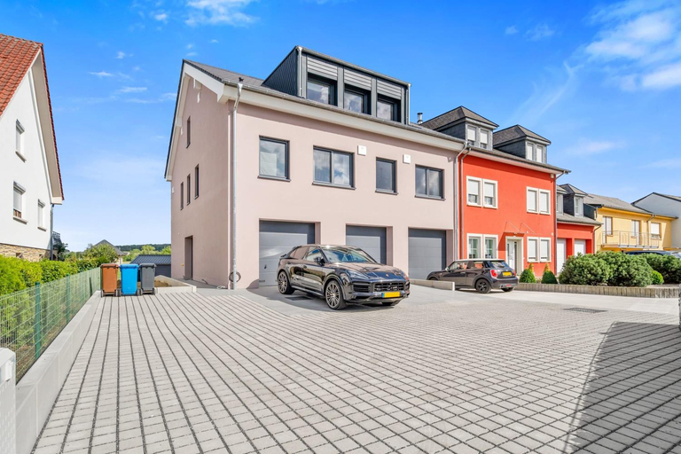 Modern 2BR Apartment in Bivange with Balcony, Wi-Fi, Free Parking, Esch-sur-Alzette