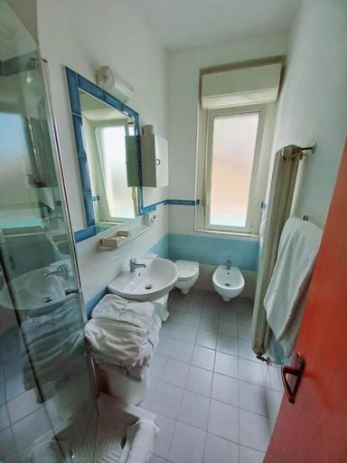 Bathroom 4, Hotel Ariella, Ravenna