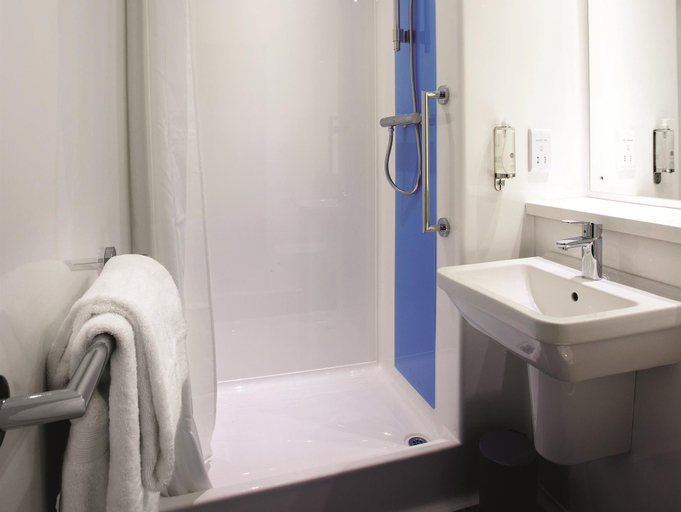 Bathroom 4, Travelodge London Crystal Palace, London