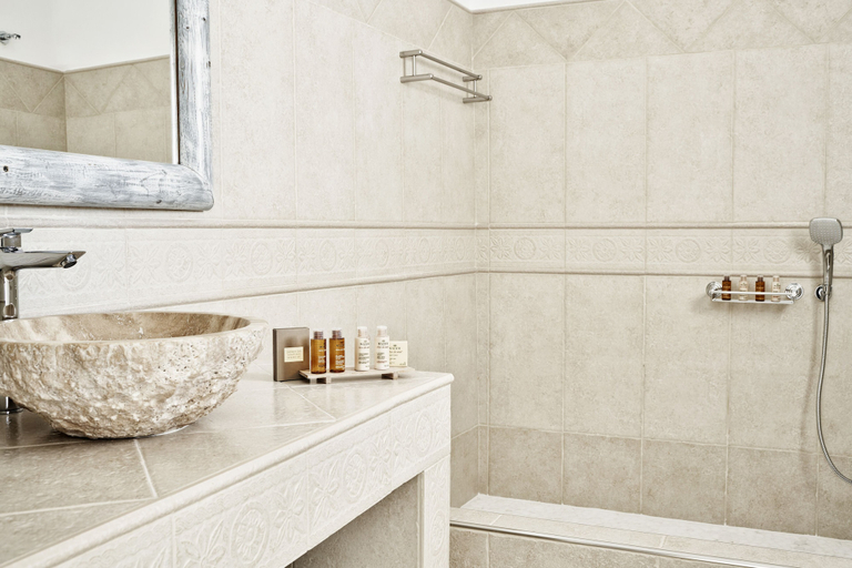Bathroom 4, San Antonio, South Aegean