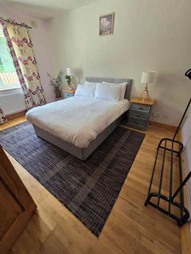 Room 2, Benroe House - 5 Bedrooms