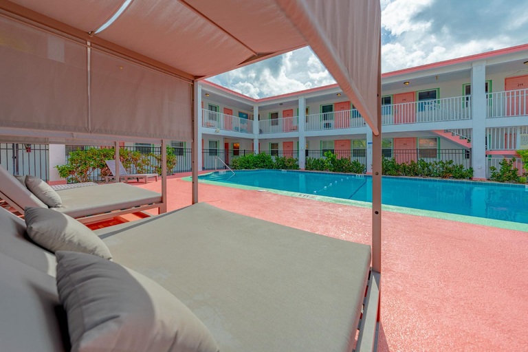 Sport & Beauty 2, Tropical Breeze Vacation Rentals, Pinellas
