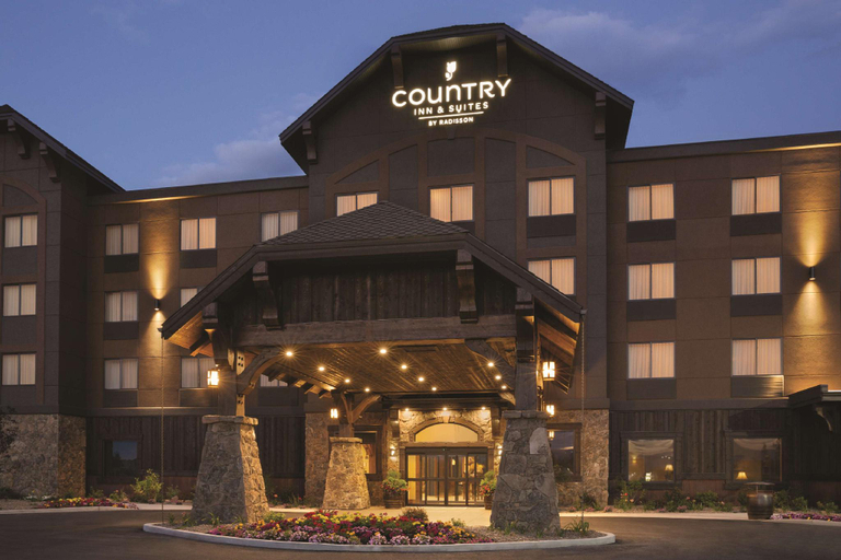 Exterior & Views 2, Glacier International Lodge, Flathead