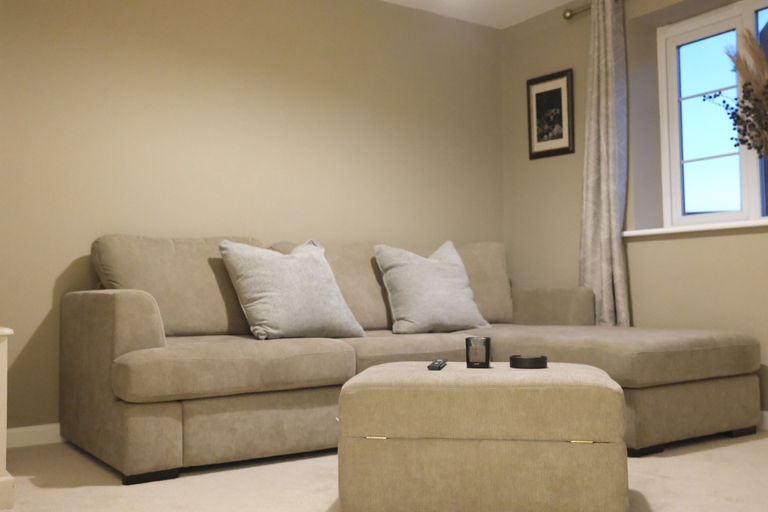 Living area 3, Bicester Villa-6bed-sleeps 14, Oxfordshire