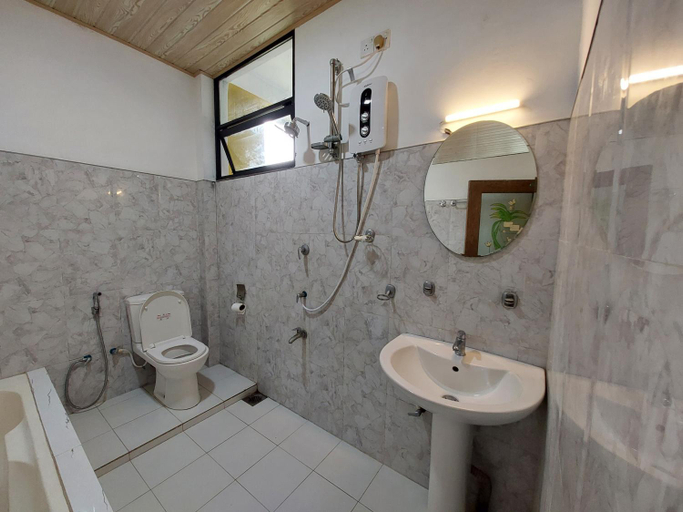 Bathroom 4, Lake Wave Hotel, N. Palatha East