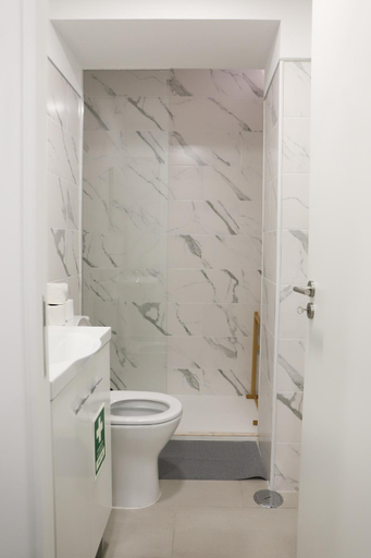 Bathroom 3, Oriente DNA Studios V, Loures