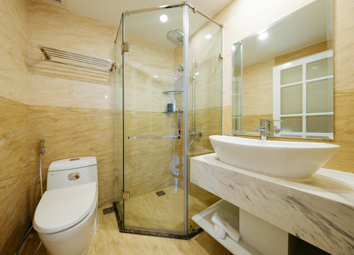 Bathroom 14