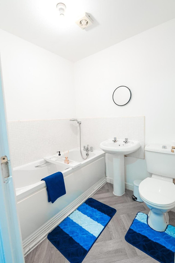 Bathroom 2, 4 Bed House - Sleeps 8 - Garden - Parking - Wifi, Birmingham