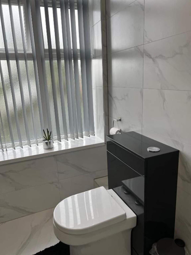 Bathroom 5, 1 Bed Flat - Sleeps 2 - Pets - Parking - Wifi, Northamptonshire