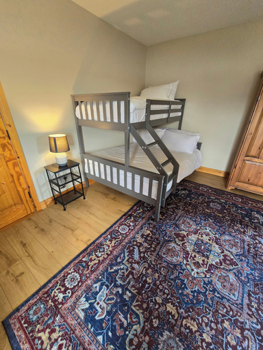 Room 4, Benroe House - 5 Bedrooms