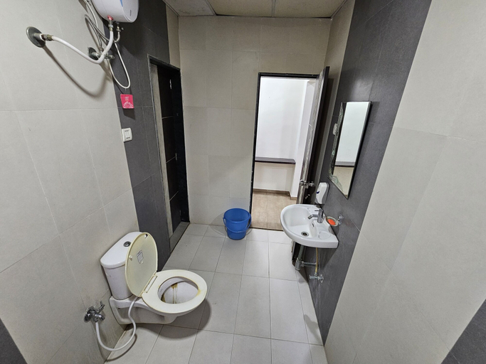 Bathroom 3, Divyaras Resort, Vadodara
