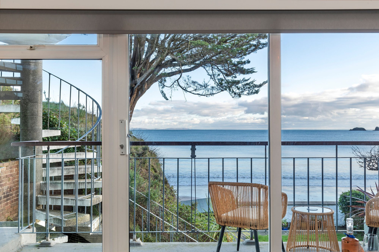 Room 2, Beach Retreat - Sea Views Parking Beach Access, Pembrokeshire