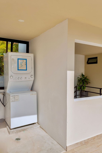 Room 5, Spacious 1 BR With Great Location Rooftop Pool by Waves Management, Cozumel