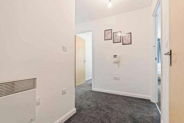 Interior 5, Desert Oasis Sleeps 8 With Parking, Birmingham