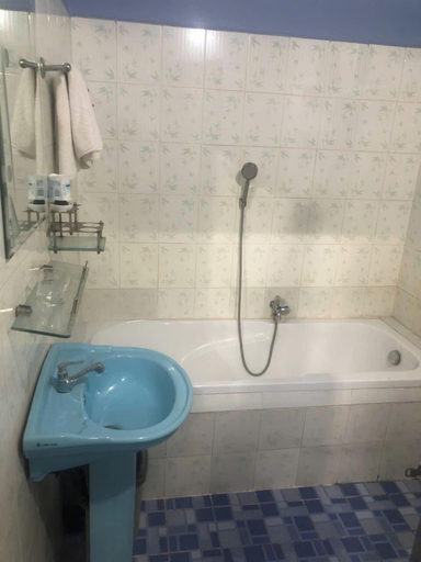 Bathroom 3, Hong Thanh Hotel Tien Giang, Go Cong