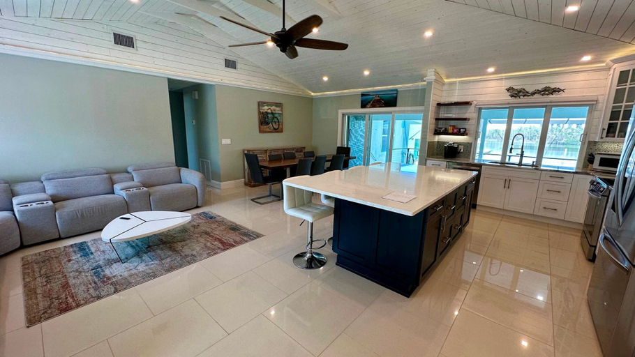 Room 2, Lagoon Getaway in Fort Myers Beach, Lee