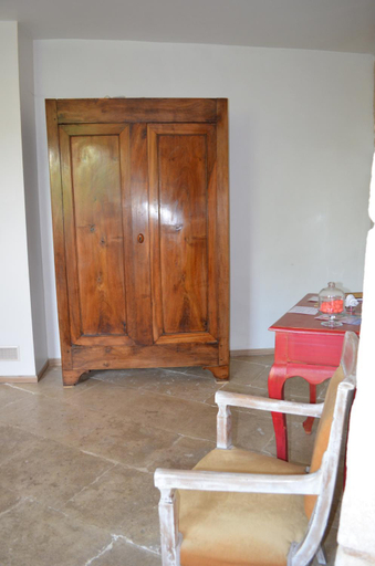Others 4, chambre d hote spacieuse avec cour junas gard, Gard