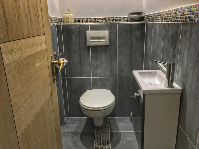 Bathroom 6