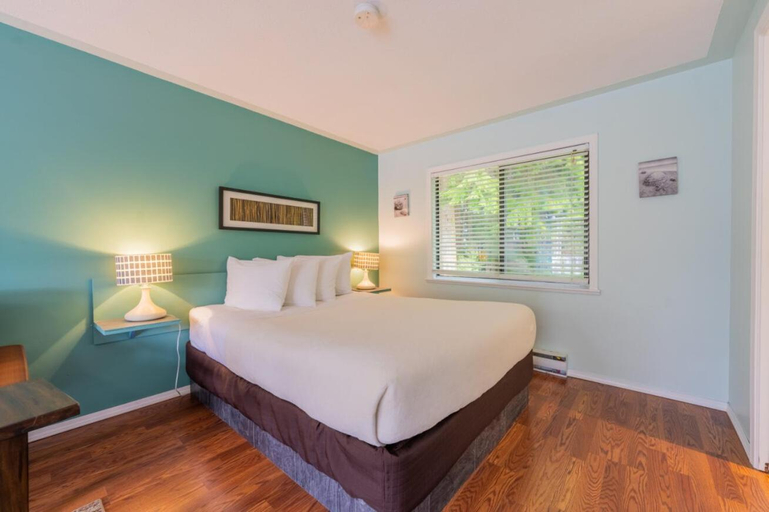Bedroom 3, The Cabins at Alert Bay, Mount Waddington
