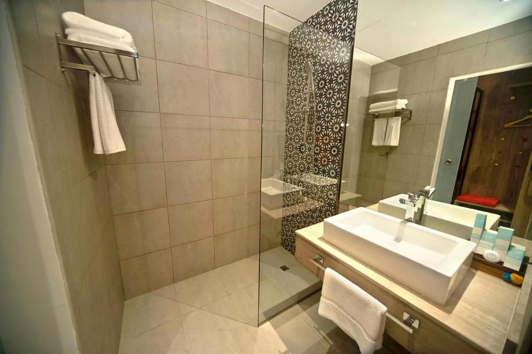 Bathroom 4, Kingsgate Canal Hotel, Dubai