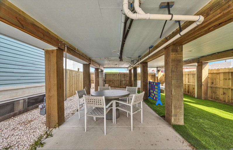 BBQ/picnic area, Newly Remodeled Home Minutes From Cruise Terminal, Galveston