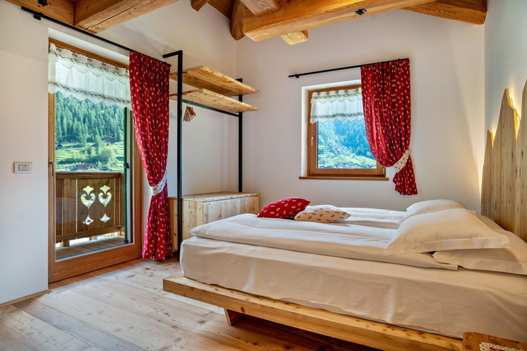Bedroom 2, La Chiasa, Trento