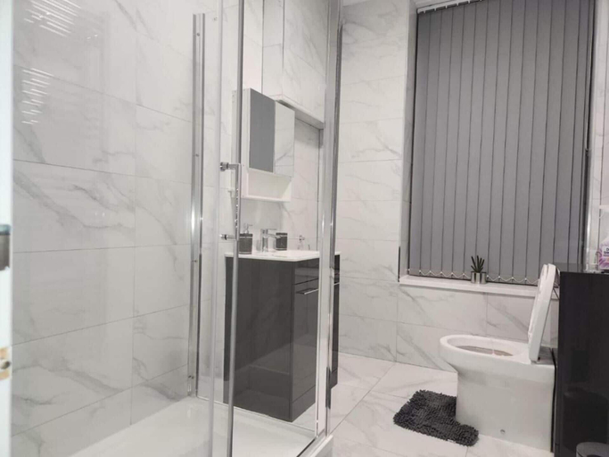 Bathroom 3, 1 Bed Flat - Sleeps 2 - Pets - Parking - Wifi, Northamptonshire
