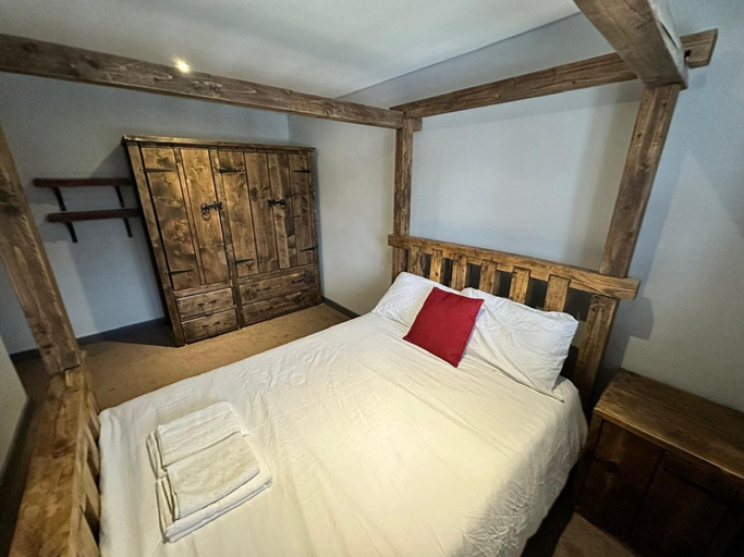 Room 2, Leamington Spa-3 Bed-garden-pets-free Parking, Warwickshire