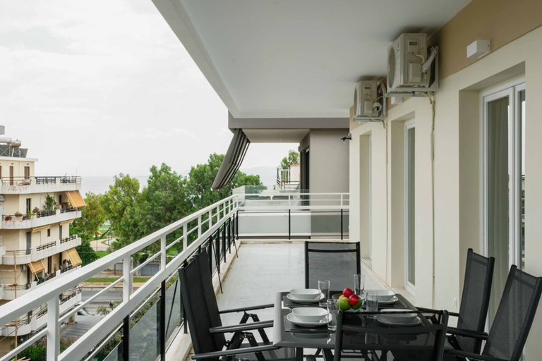 Room 3, Spacious Seaside Flat at Alimos, Attica