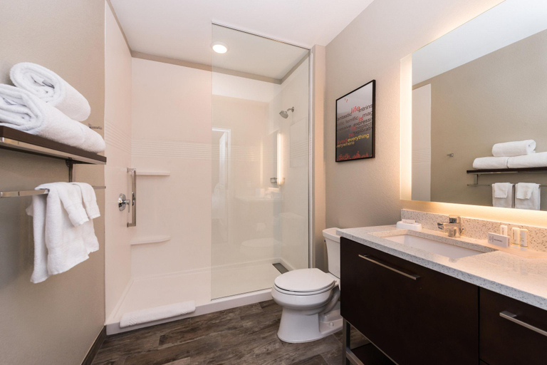 Bathroom 4, TownePlace Suites by Marriott Cleveland Solon, Cuyahoga