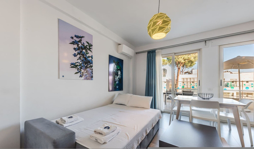 Room 4, Expansive Apartment With Beach Access - Jasemin, Durrësit