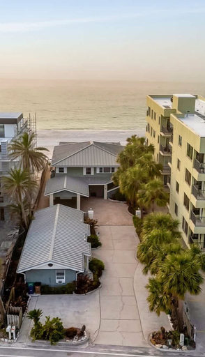Beach, Stones Throw Beachside Bungalow 2 AT THE Beach, Pinellas