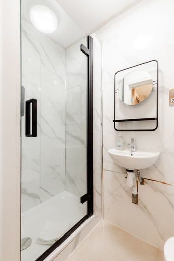 Bathroom 3, Britannia Hyde Park Hotel By PLI, London