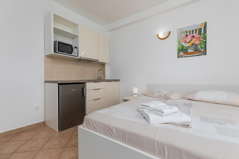 Bedroom 2, Apartments by the sea Lokva Rogoznica, Omis - 23105, Omiš