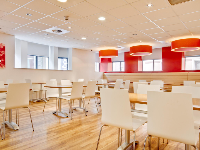 Food & Drinks 5, Travelodge Cardiff Central Queen Street, Cardiff