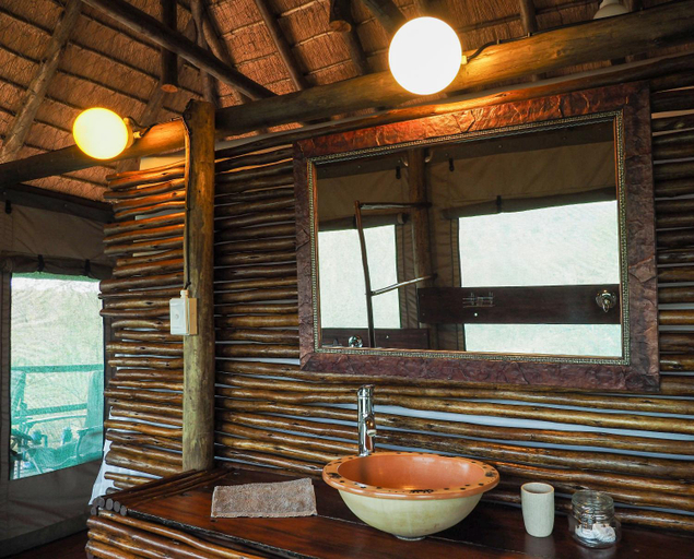 Bathroom 3, Muweti Bush Lodge, Mopani