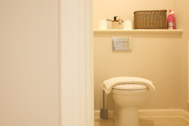Bathroom 5, Bicester Villa-6bed-sleeps 14, Oxfordshire
