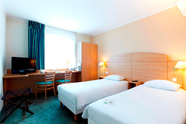 Bedroom 2, Campanile Hotel Poznan, Poznań City