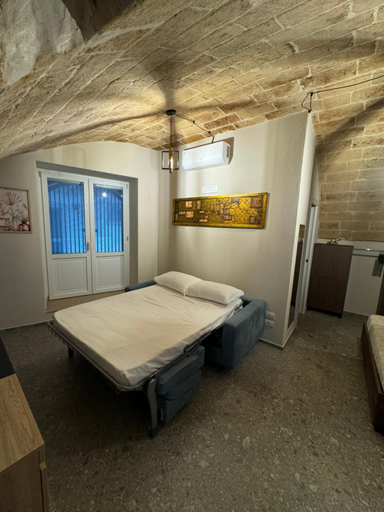 Others 5, Rebel suite family, Bari
