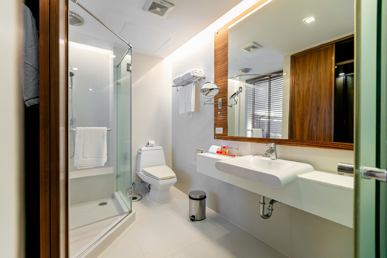 Bathroom 16
